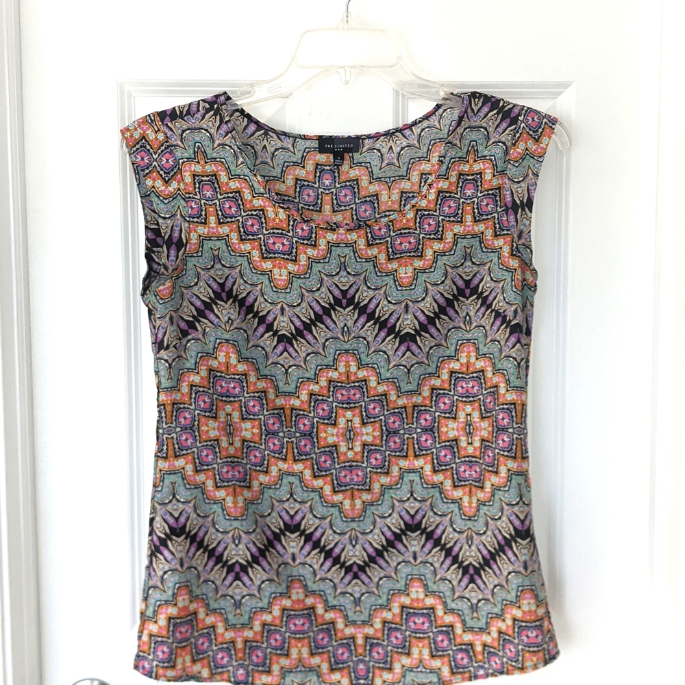 The Limited Cut Off Sleeve Top